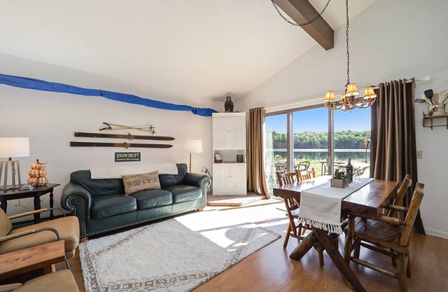 Cozy Fall Townhome - Beautiful Lakefront Access in a Private, Rural Community
