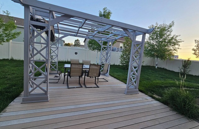 Cozy family home in Caspers finest neighborhood