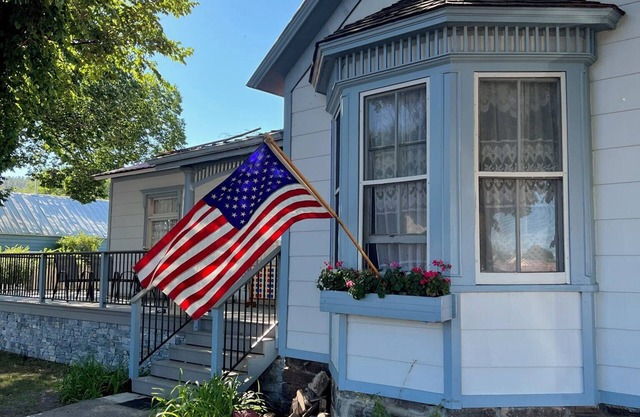 Cozy Family Home in Williams–Perfect for Families, Large Yard & Wrap Around Deck