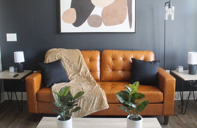 cozy flat with/ pool and gym access