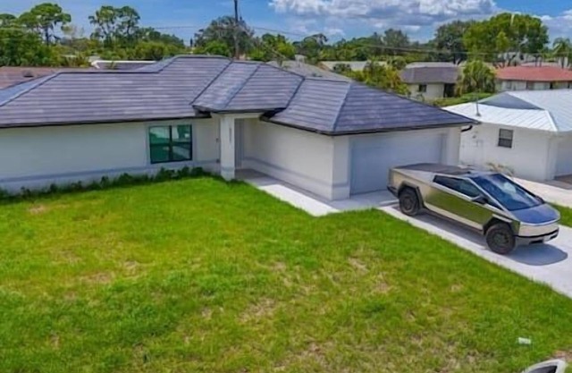 Cozy Fort Myers home minutes from RSW/FGCU!