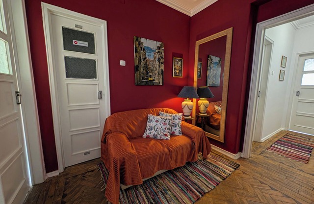 Cozy Full Apartment with Balcony in the Center of Campo de Ourique