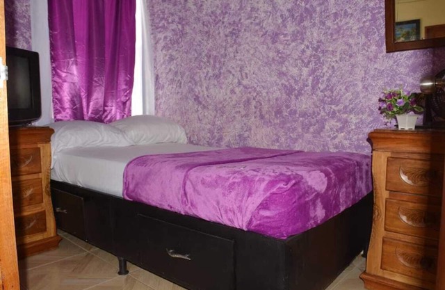 Cozy Furnished Room + Breakfast