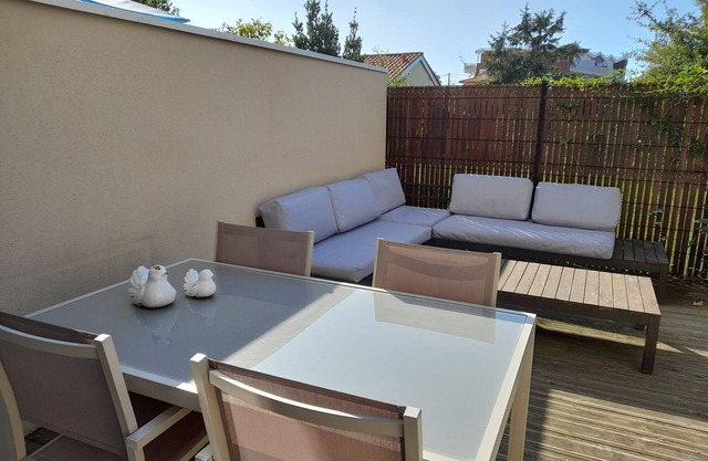 Cozy Garden Apartment near Dune of Pyla with Terrace & Secure Parking