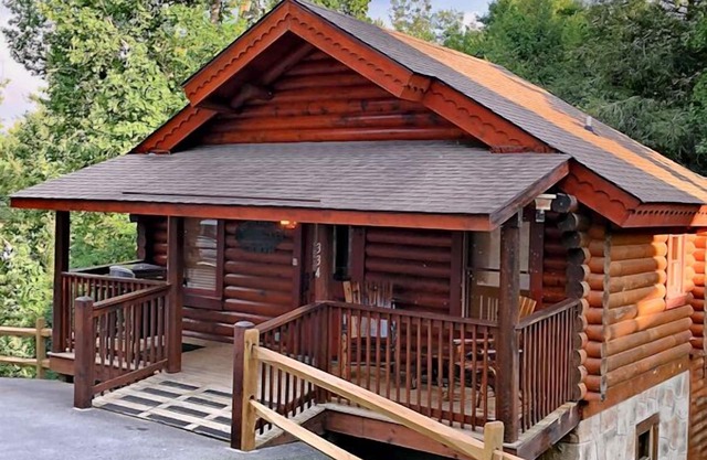 Cozy Getaway Cabin with Hot Tub & Grill Great for Couples or Small Family 334