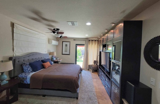 Cozy Guest Suite with Private Backyard
