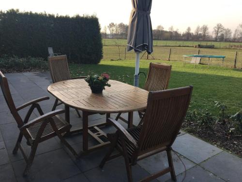 Cozy Holiday Home in Nistelrode with Garden