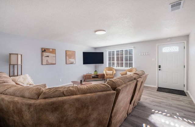 Cozy Home | Big Yard | Newly Renovated