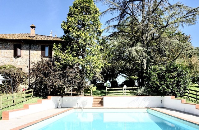 Cozy home for 3 people with heated pool 15 minutes from Siena