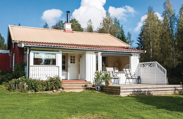Cozy home in östra ämtevik with sauna