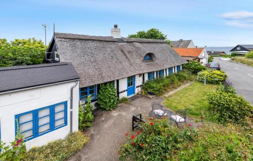 Cozy Home In Allinge With Kitchen