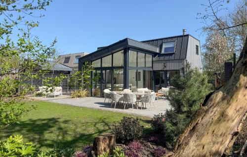 Cozy Home In Ouddorp With Wifi