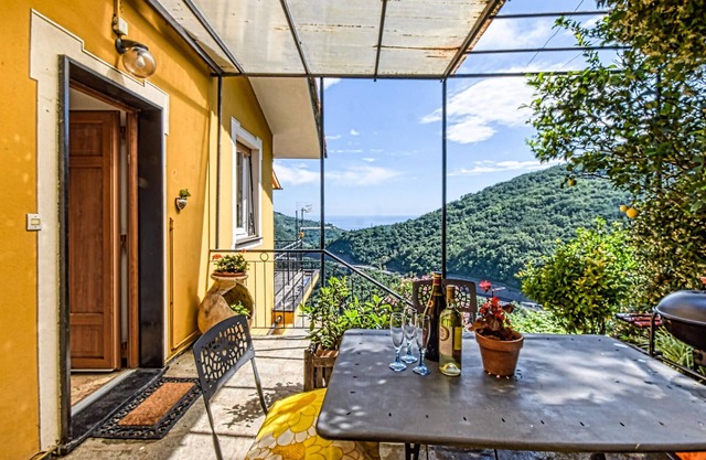 Cozy home in Sori with house sea view