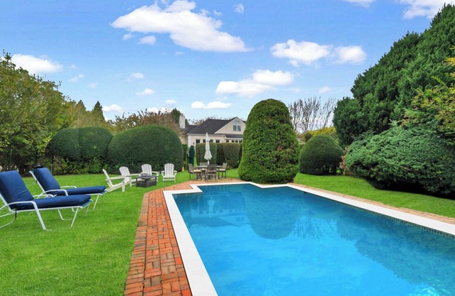 Cozy Home In Southampton With Expansive Yard And Private Pool, Close to.