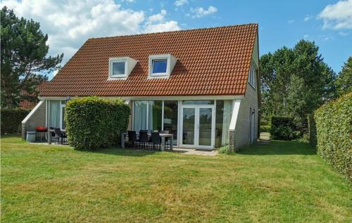 Cozy Home In Vlagtwedde With Lake View