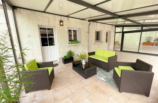 Cozy Home with Modern Comforts, Near Château & Markets, in Charming Loches, WiFi Included