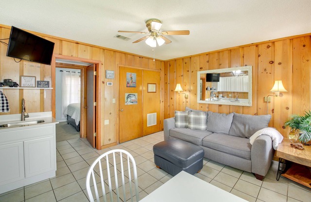 Cozy Hot Springs Vacation Rental on Lake Hamilton!