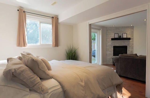 Cozy House Apartment near Square 1