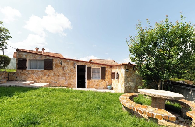 Cozy house for 3 w/ parking 5 min. from the beach