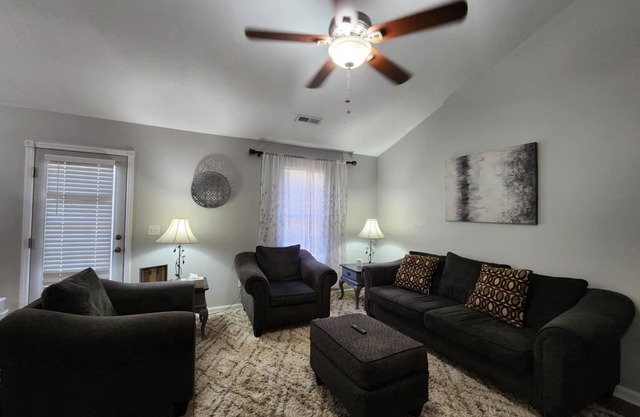 Cozy House on the way to Clemson, Pendleton, Anderson and T. Ed Garrison Arena