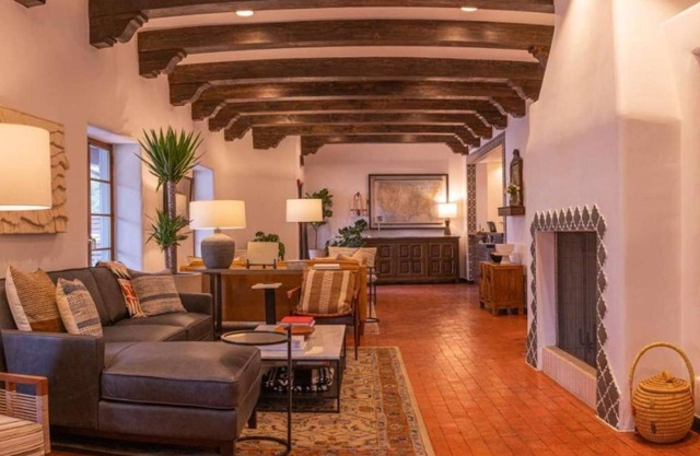 Cozy King Bed | Free Breakfast & Pet Friendly