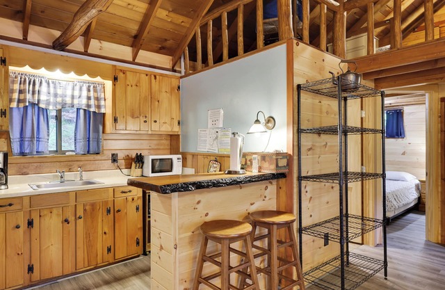 Cozy Lake Cabin 3 with Boatdock