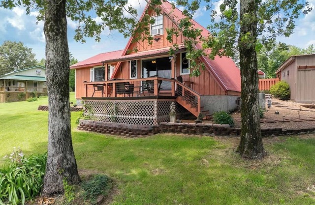 Cozy lake front hide away