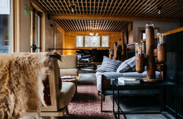 Cozy Lake Tahoe Stay - Family fun around Fireplace & S'mores