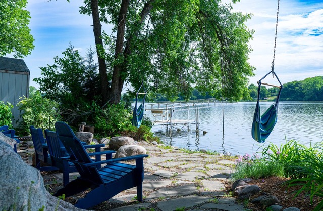 Cozy Lakeside Cabin w/Fireplace & Great Views