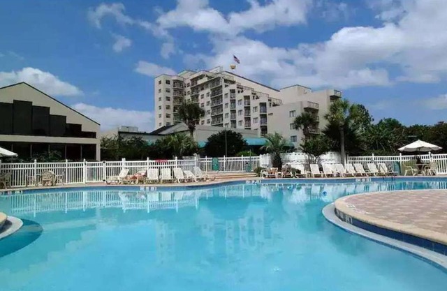 Cozy Lakeview Getaway/Near Universal Studios