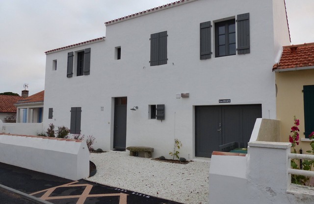 Cozy Large and family home 10 min to the beaches and 5 min to the center