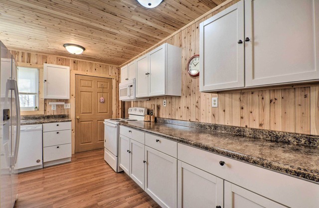 Cozy Lesterville Home Near Parks & Forests!