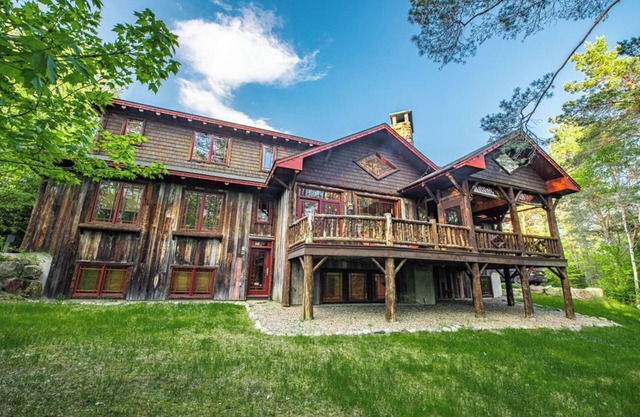 Cozy & Luxurious Adirondack Home to create many Lake Placid memories!