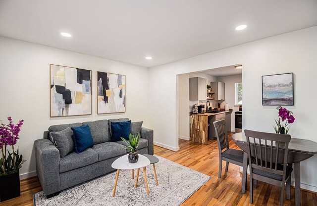 Cozy Luxury 2BR Apartment w/Free Parking – Near Downtown Birmingham
