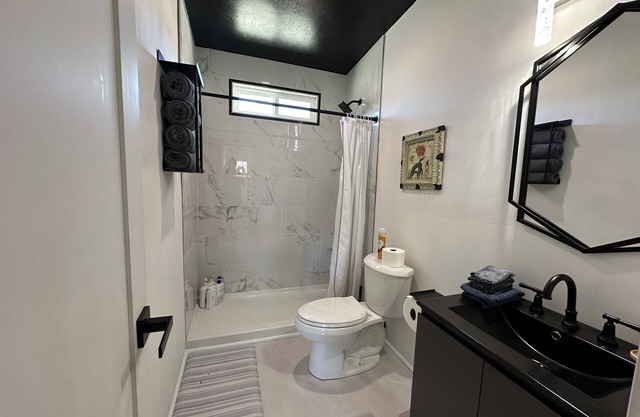 Cozy Modern 2BR House