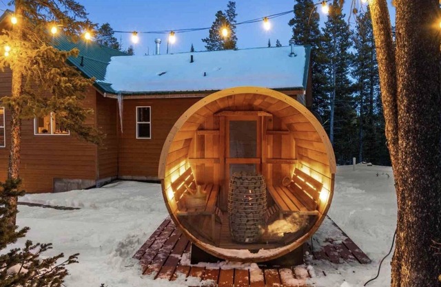 Cozy mountain retreat for families near Breckenridge Skiing + Hiking country