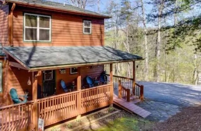 Cozy, North Georgia Mountain Getaway: 3 BR/3 BA, Fire Pit & Game Room