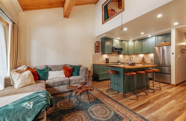 Cozy Northstar Village Condo Walk to Lifts Pools