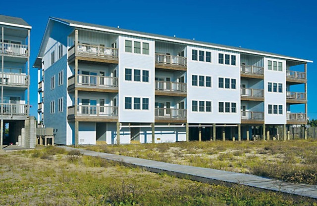 Cozy Oceanfront Condo w/Resort Pool, Elevator, Private Sundeck, Beach Access