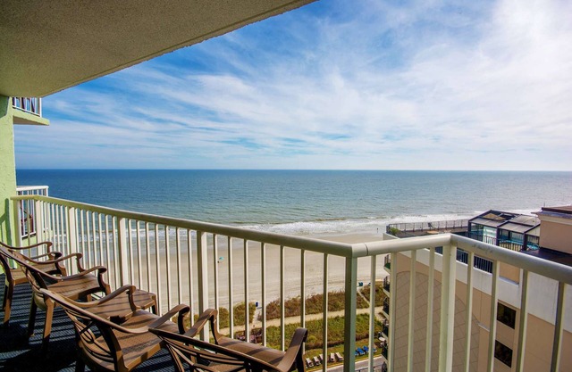 Cozy Oceanfront Retreat | Outdoor Pool