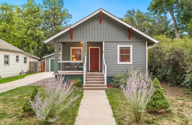 Cozy Patio & Pup Friendly Yard Near Downtown!