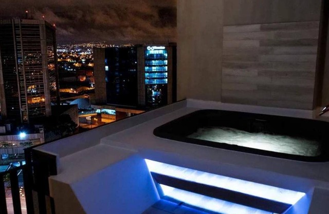 Cozy penthouse with a hot tub and an amazing view. 15 minutes from the airport.