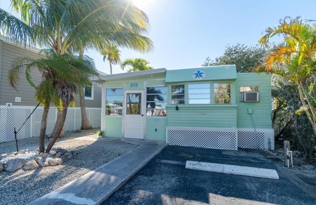 Cozy, Perfect Conch Cottage! - VO315