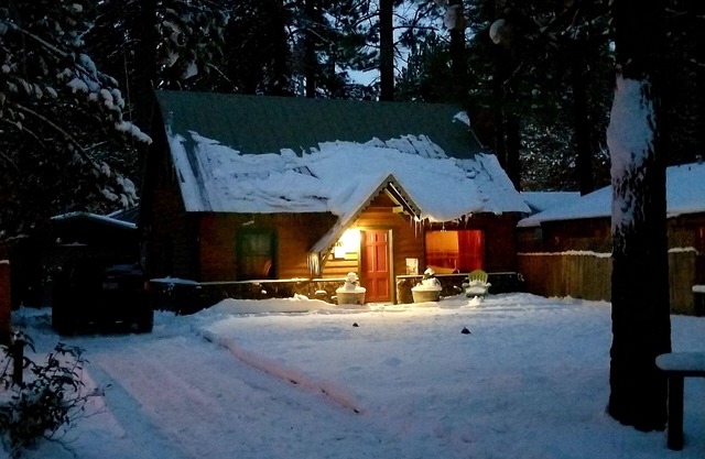 Cozy pet friendly cabin, close to Heavenly Village & walking distance to lake