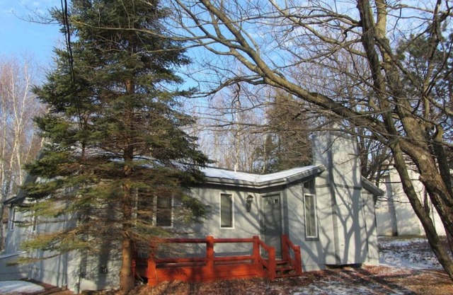 Cozy Pocono Cottage near Jack Frost Jim Thorpe