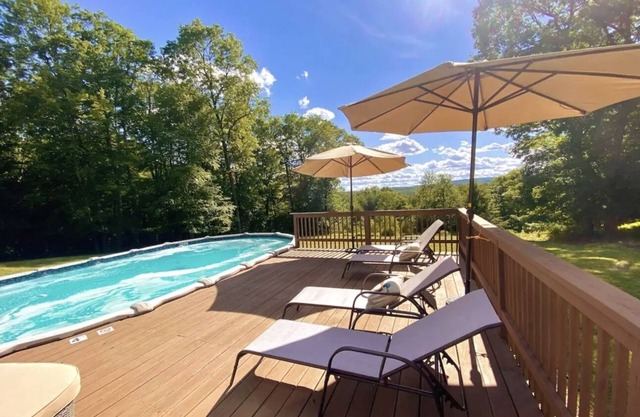 Cozy Pocono Home on Top of Mountain w/Pool, Hot-tub, Fireplace and Views