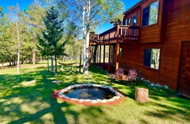 Cozy private mountain house on one acre. Private hot tub and pet friendly!