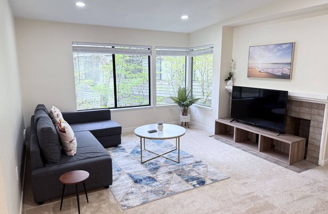Cozy & Quiet 2-bedroom Condo in DT Bellevue
