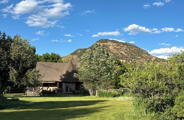 Cozy Ranch Guest House - Mountain Views & Creekside Paradise