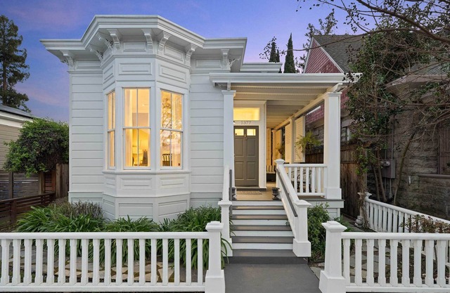 Cozy Restored Home, Walk to Town